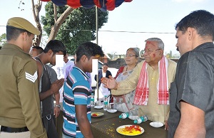 The Governor of Arunachal Pradesh Shri PB Acharya and States First Lady 
Smt Kavita Acharya celebrate the festive occasion of Holi with jail inmates, Jullang on 13th March 2017.